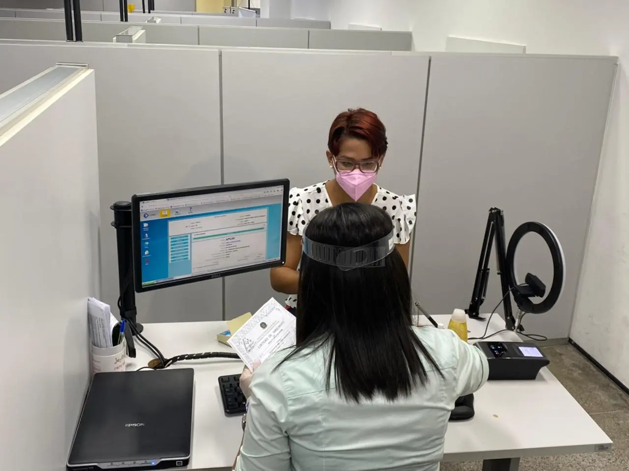 Imagem da notícia: Mulher trans efetiva novo RG com troca de nome no Vapt Vupt de Juazeiro do Norte: ‘nasci de novo’