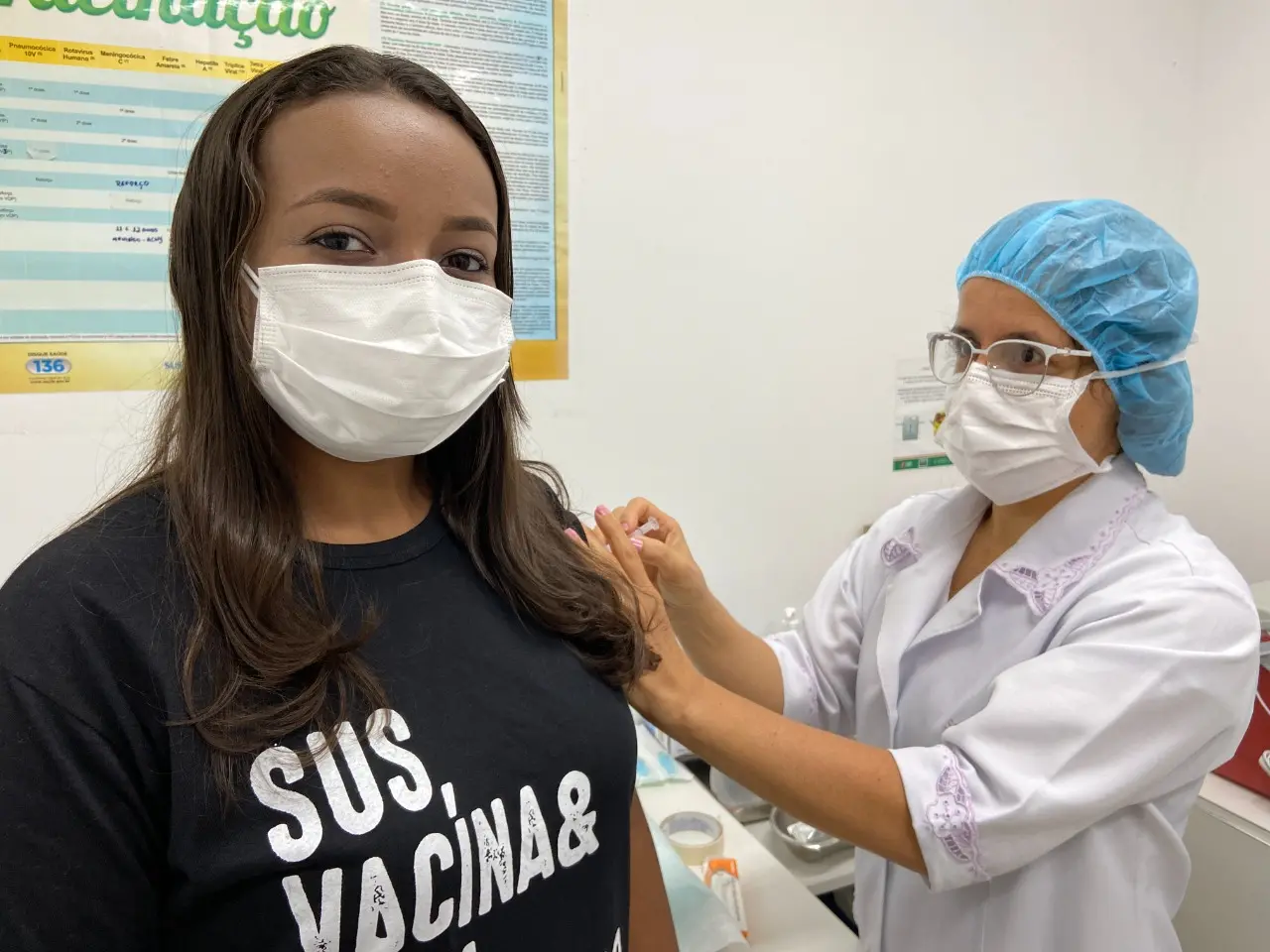 Imagem da notícia: HGF recebe doação de vacinas da Covid e avalia eficácia em pessoas com doenças reumáticas autoimunes