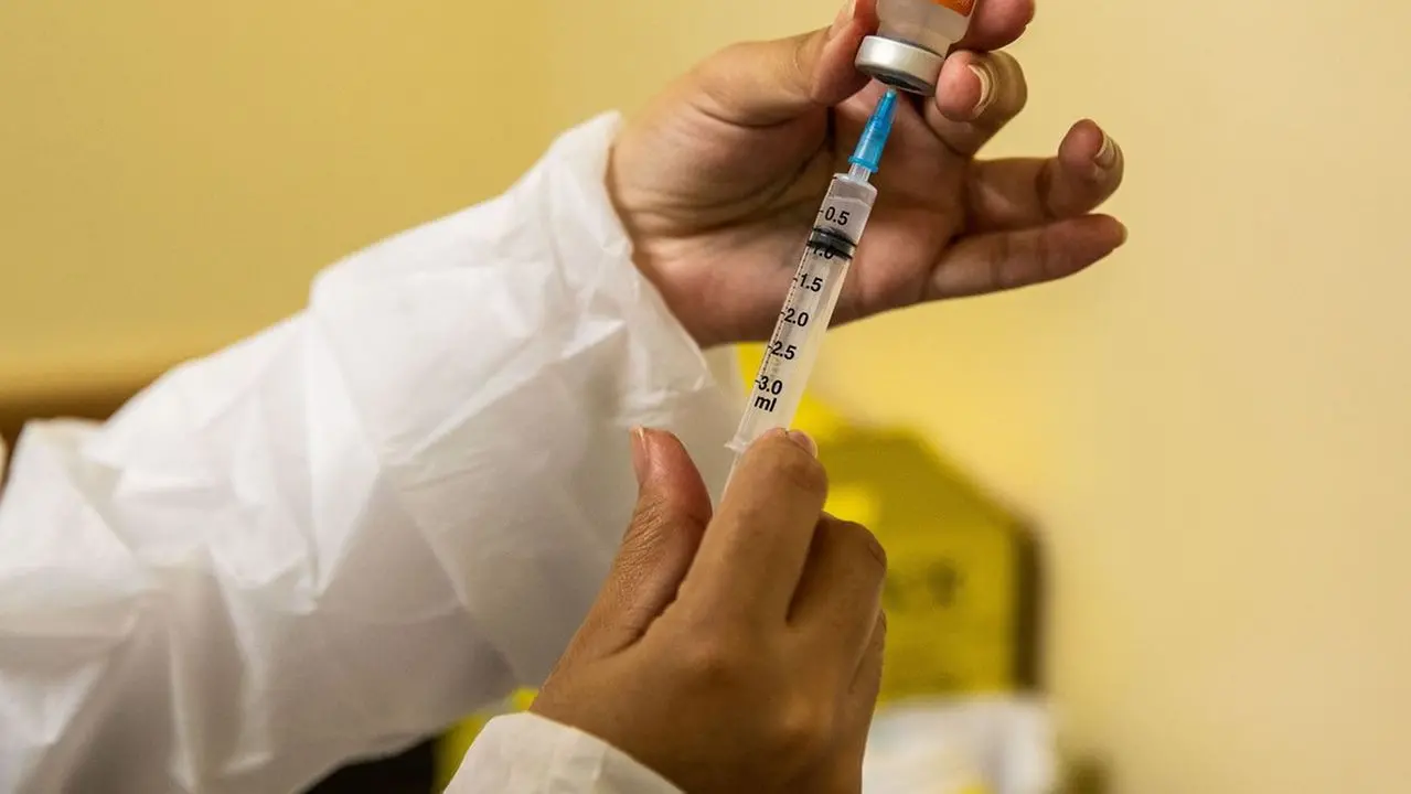 Imagem da notícia: Fortaleza não tem mais estoque para aplicar primeira dose da vacina contra Covid-19