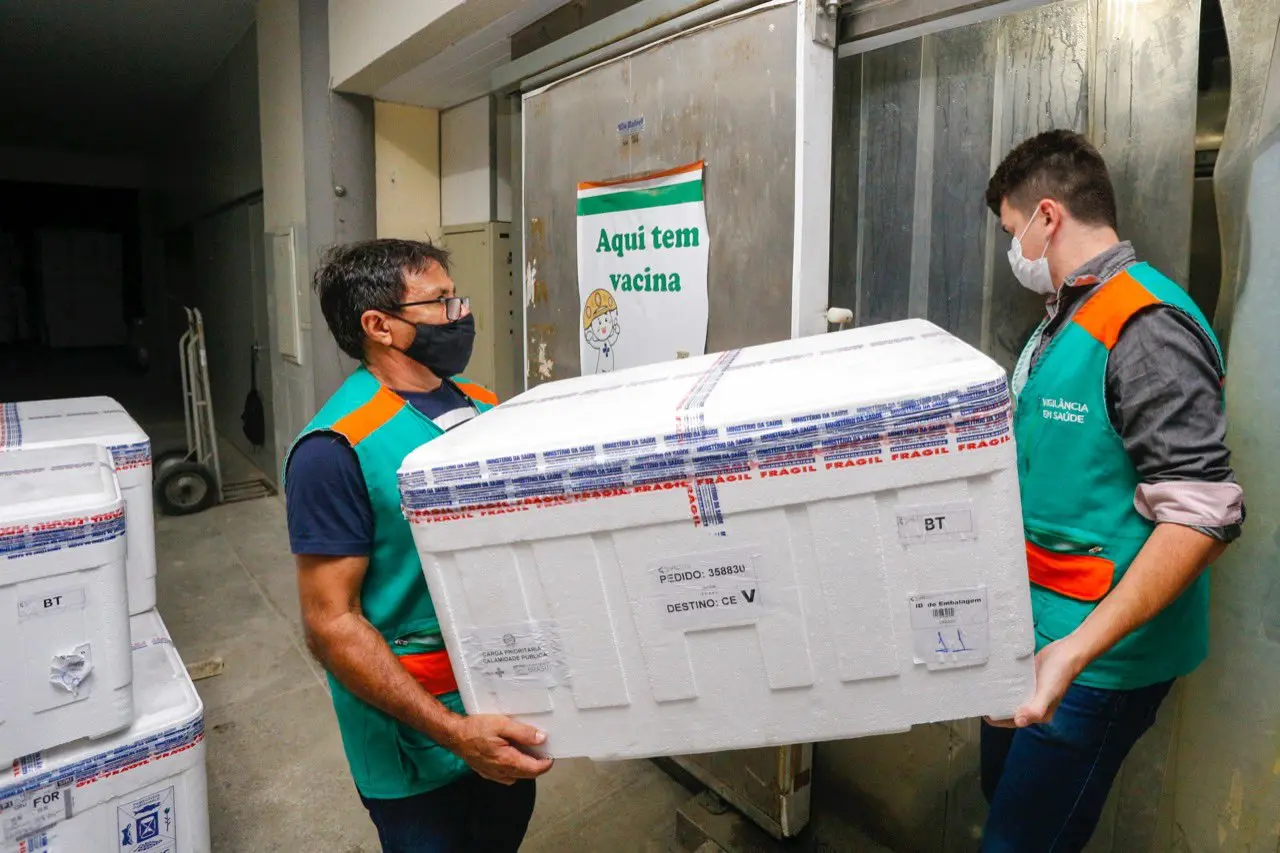Imagem da notícia: Ceará recebe novo lote de vacina CoronaVac com mais de 32 mil doses