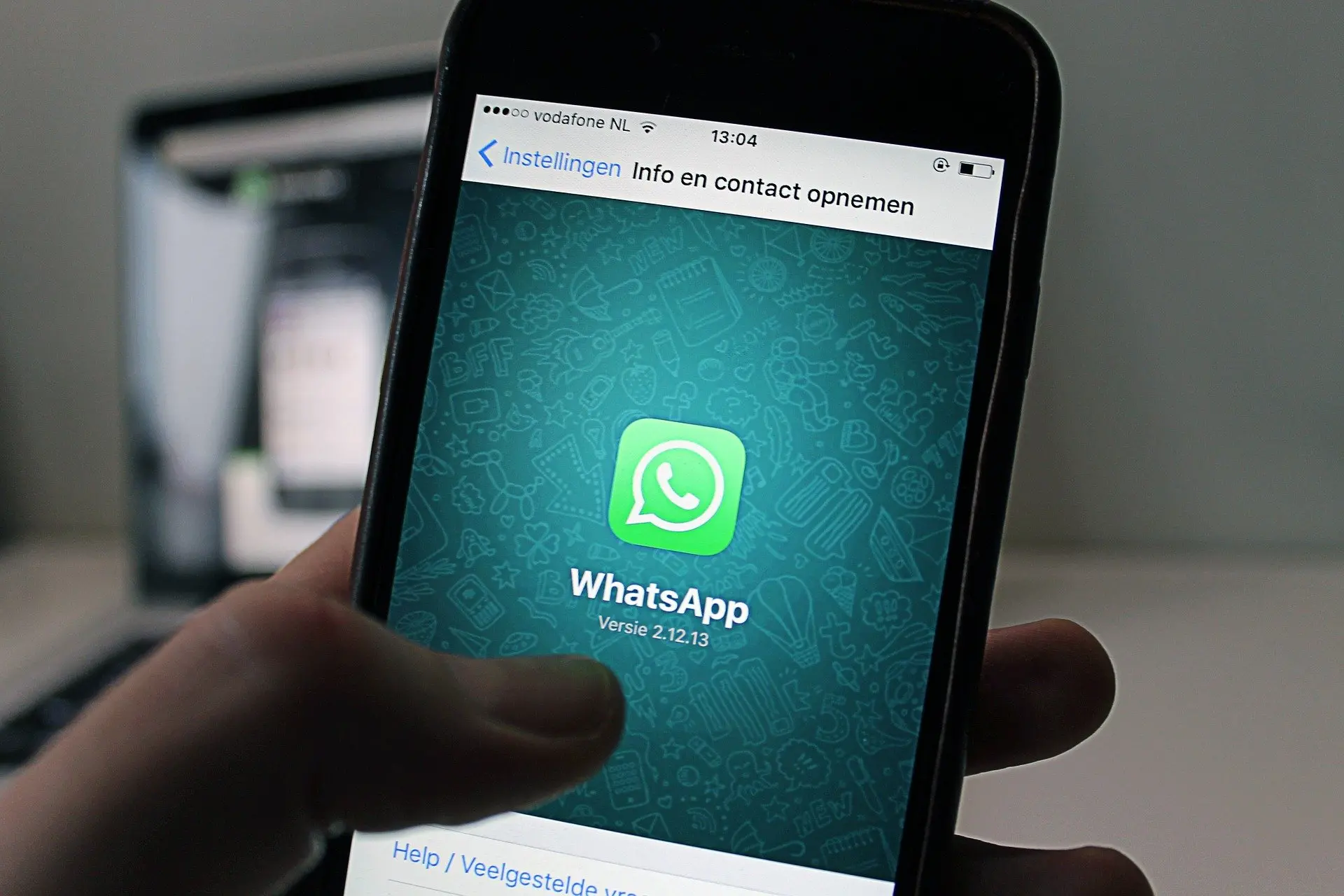 Imagem da notícia: Demissão por WhatsApp pode gerar indenização? Entenda direitos do trabalhador