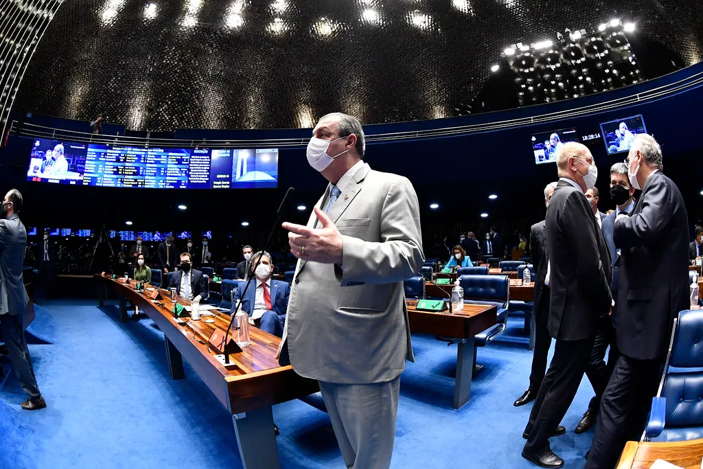Omar Aziz criticou reação das Forças Armadas