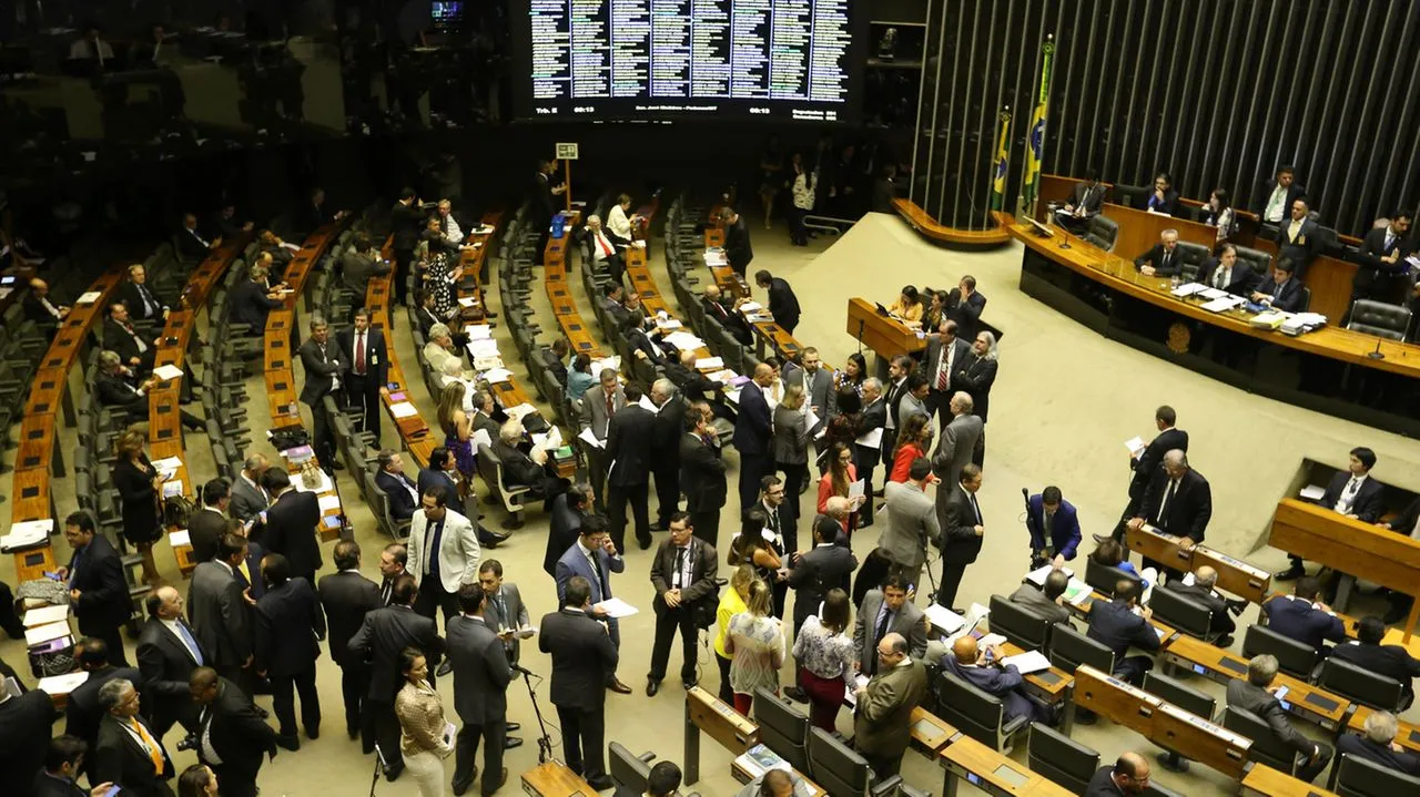 Propostas debatidas no Poder Legislativo sobre questões de violência contra a mulher são pouco implementadas