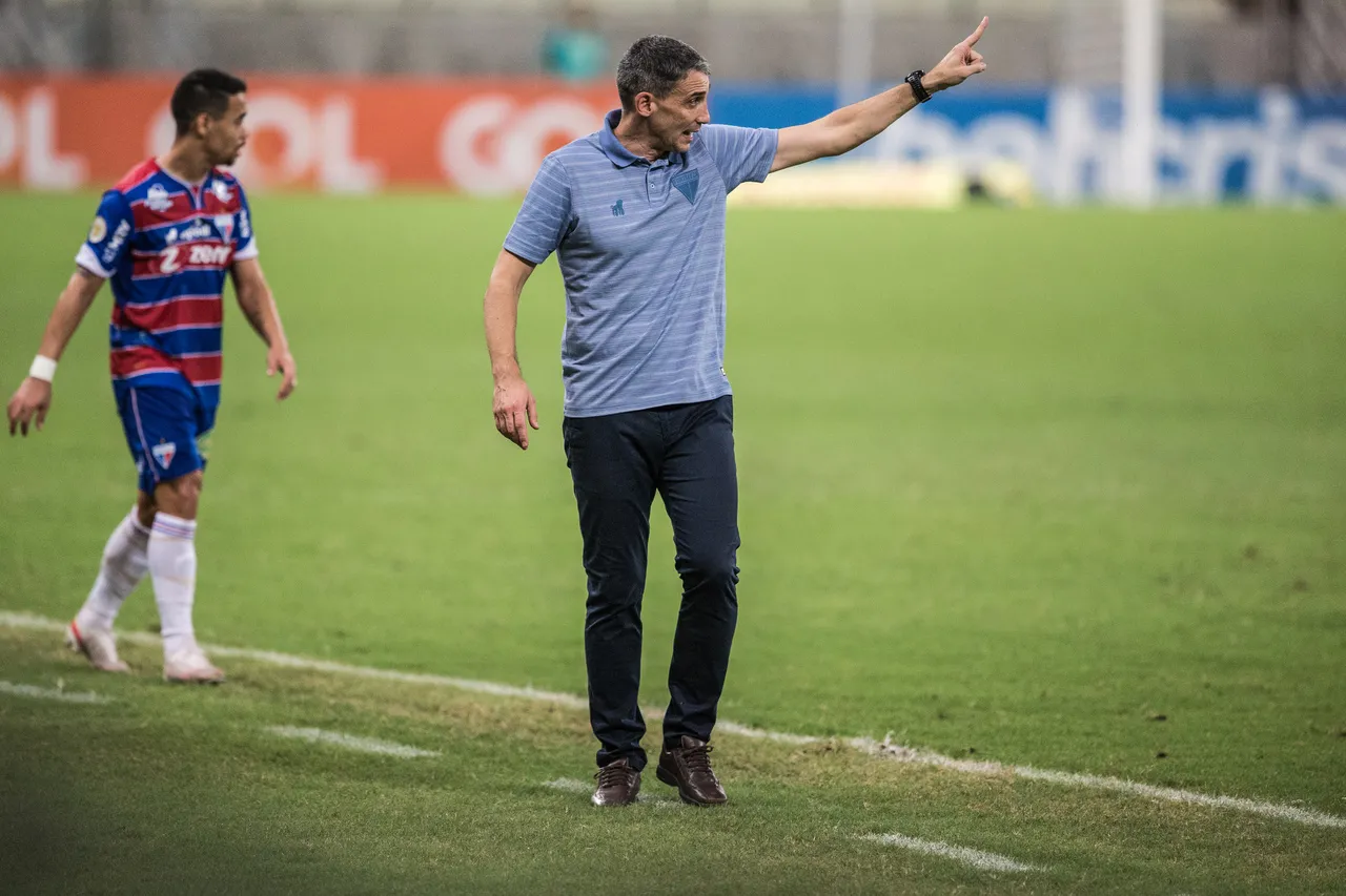 O técnico Vojvoda tem mantido um time base para dar mais conjunto ao time leonino na grande campanha até então na Série A