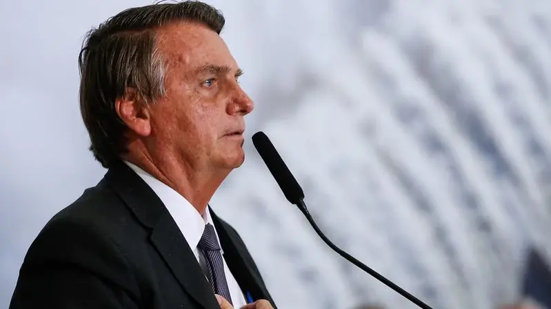 Imagem da notícia: Bolsa Família deve ser reajustado para R$ 300, afirma Bolsonaro