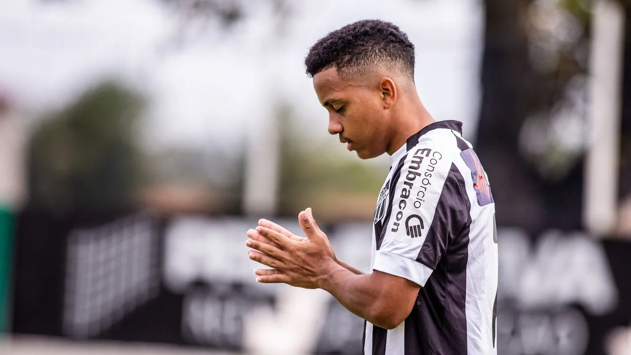 O atacante João Victor, de 17 anos, é uma das principais joias do Ceará