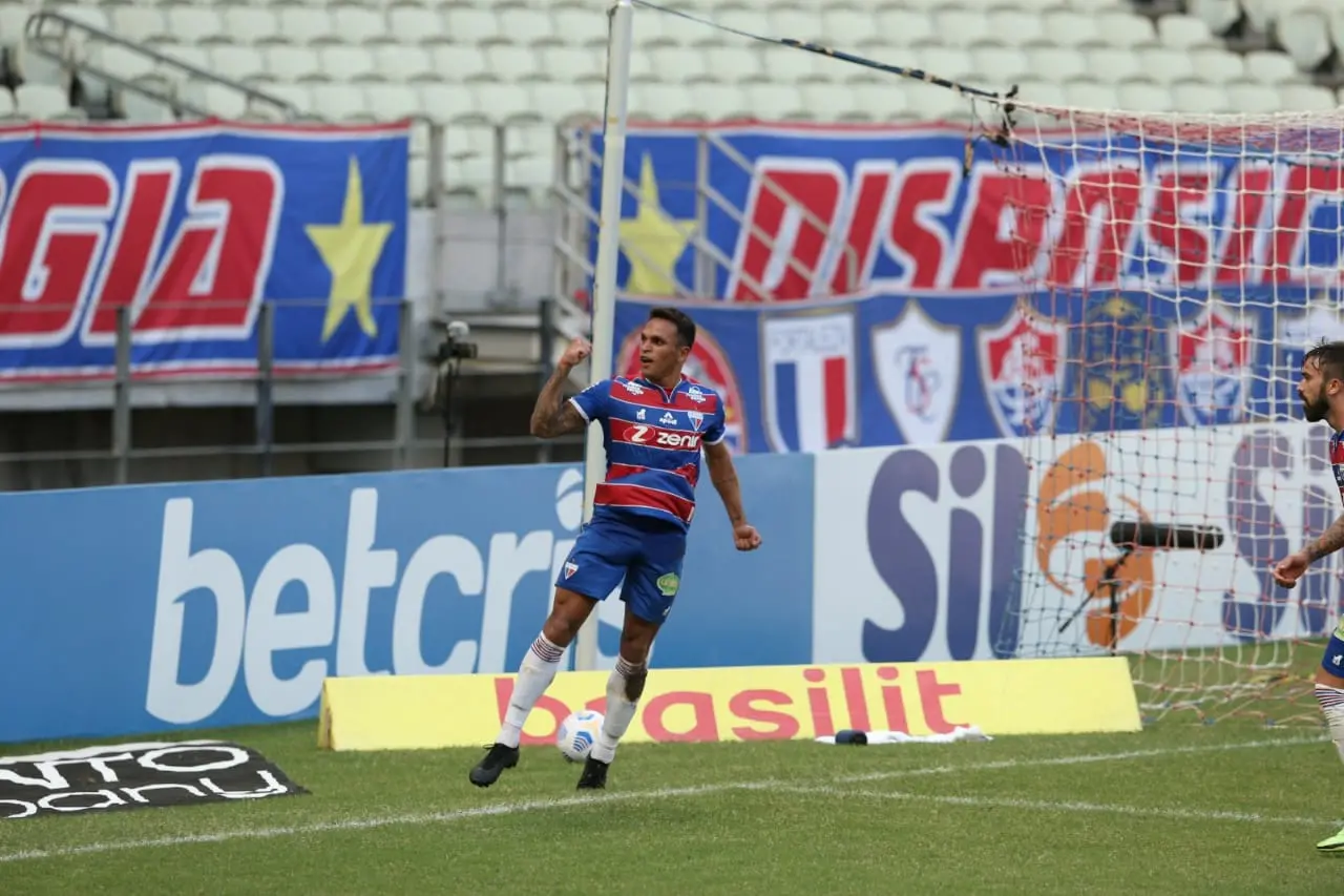 Imagem da notícia: Robson, atacante do Fortaleza, entra para lista de artilheiros da Série A de 2021