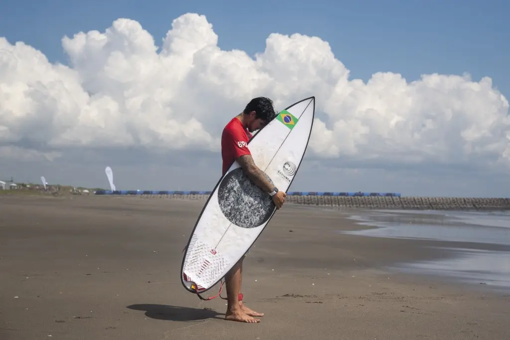 Imagem da notícia: Gabriel Medina perde disputa por medalha de bronze para australiano e sai das Olimpíadas de Tóquio