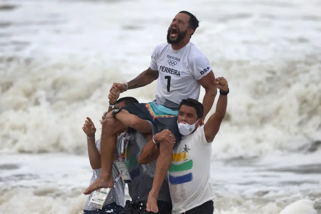 Imagem da notícia: Surfista nordestino Ítalo Ferreira conquista 1ª medalha de ouro do Brasil nas Olimpíadas de Tóquio