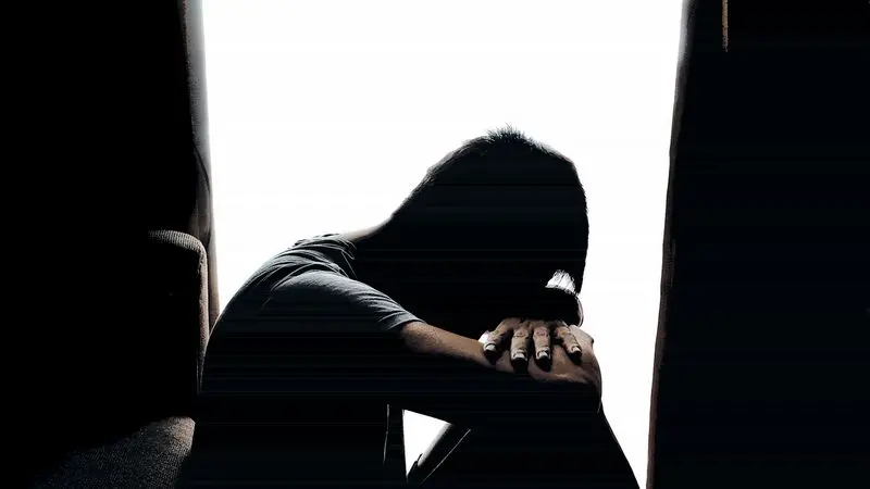 Imagem da notícia: 'Adolescente reage com irritação, e não só tristeza', alerta psiquiatra sobre prevenção de suicídios