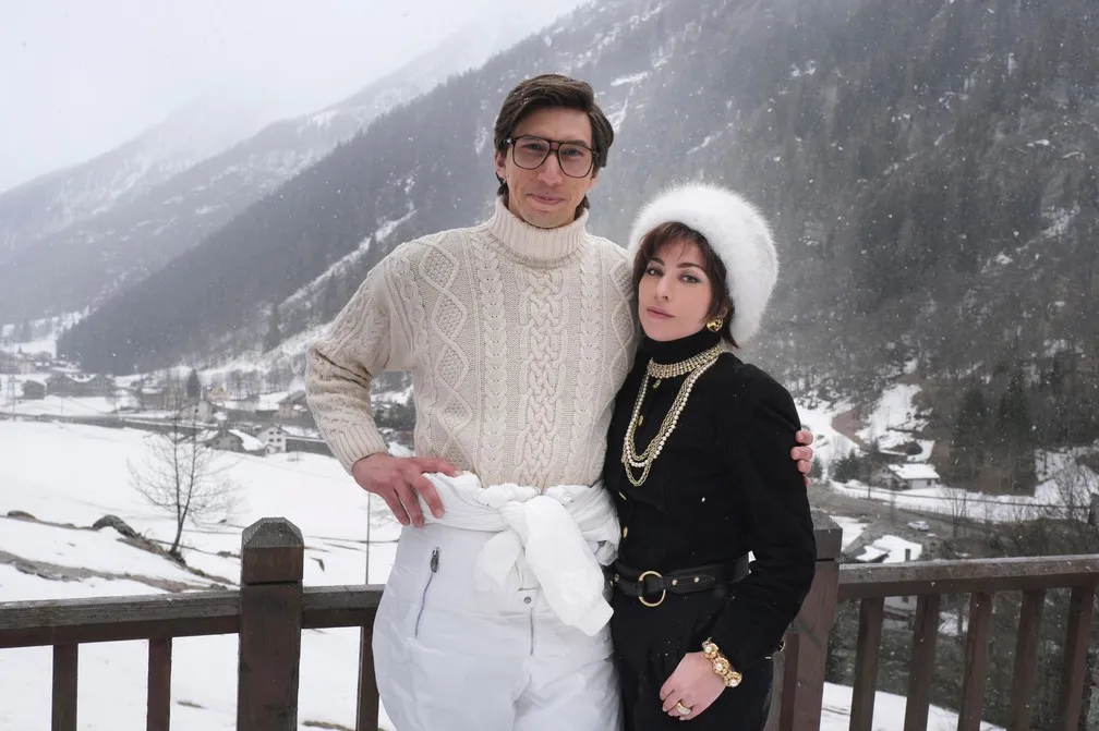 O filme conta a história de Patrizia Reggiani, vivida por Gaga, que encomendou a morte do marido, Maurizio Gucci, vivido por Adam Driver