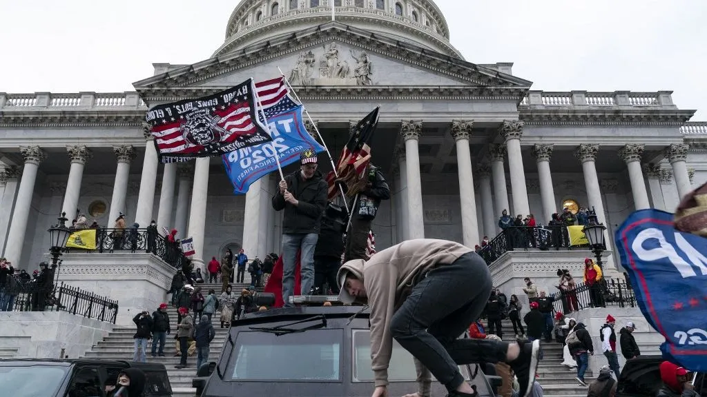 Um grupo de apoiadores do presidente Donald Trump invadiu o capitólio no início deste ano