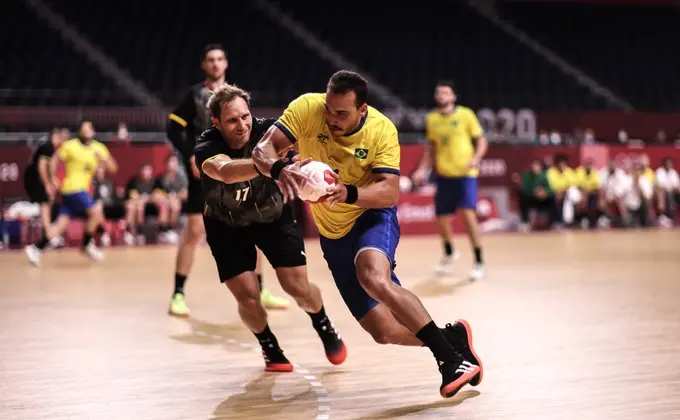 Imagem da notícia: Brasil perde para Alemanha e é eliminado no handebol masculino em Tóquio