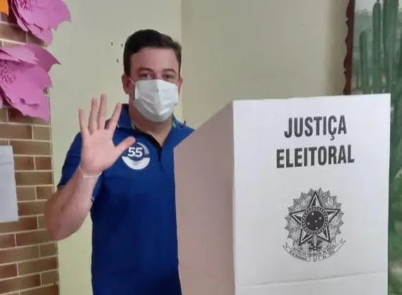 Imagem da notícia: Matheus Góis é eleito prefeito de Pedra Branca; ele assume no lugar do pai, impedido pelo TSE