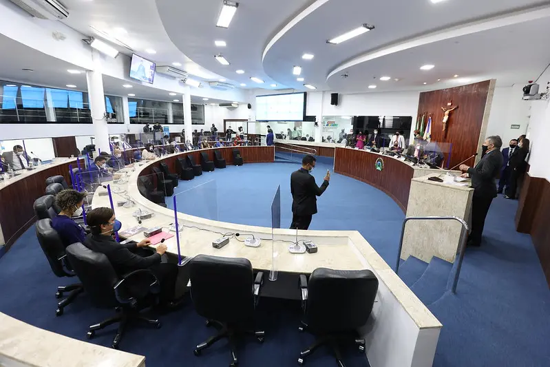 Imagem da notícia: Câmara de Fortaleza volta do recesso com ausência de Sarto e flexibilização de protocolos