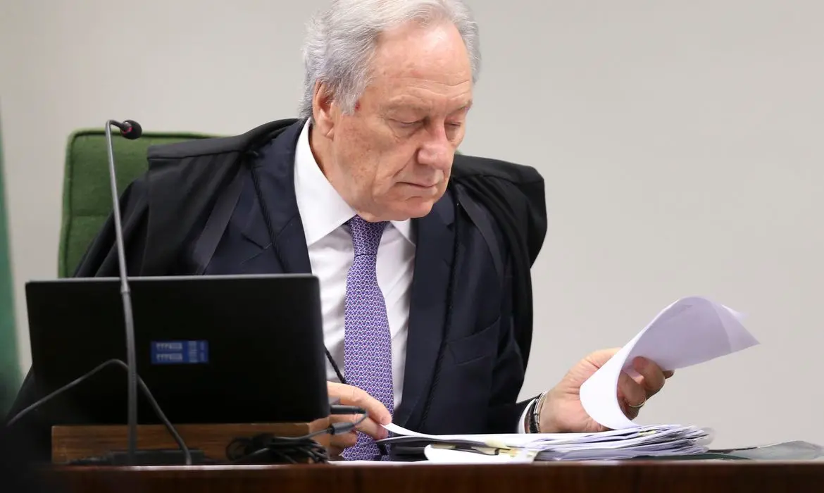 Imagem da notícia: Camilo Santana sanciona título de cidadão cearense ao ministro Ricardo Lewandowski
