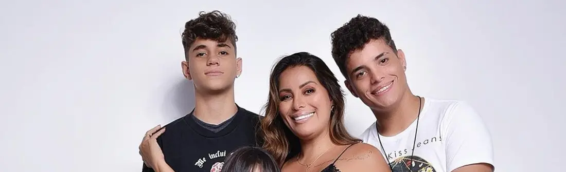 Imagem da notícia: Cantor Bruno Santos, filho de Walkyria Santos, fala sobre morte do irmão 