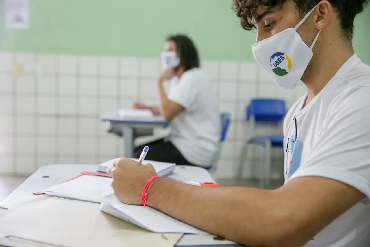 Imagem da notícia: Devido à pandemia, Ceará gasta 10,5% menos recursos financeiros com educação em 2020