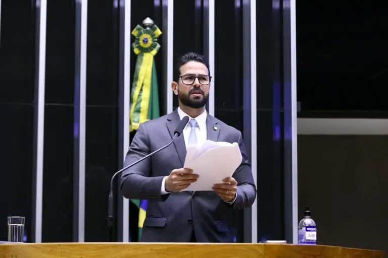 Imagem da notícia: Câmara aprova projeto que abre caminho para privatização dos Correios 
