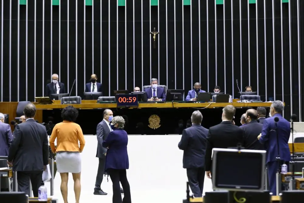 Imagem da notícia: Como votaram os cearenses na aprovação do projeto que viabiliza a privatização dos Correios