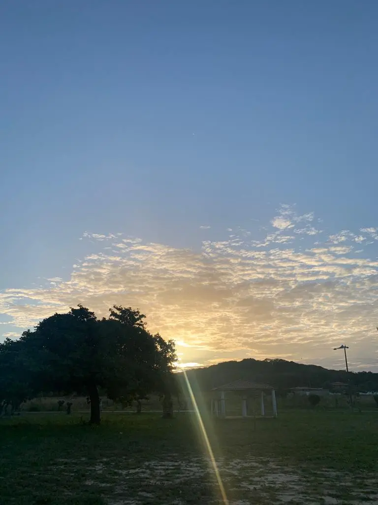 O pôr do sol no meio dos meus mundos