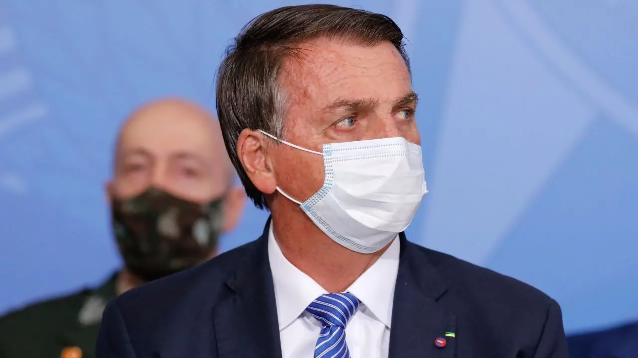 Imagem da notícia: Bolsonaro entrega hoje MP do novo Bolsa Família e PEC dos precatórios