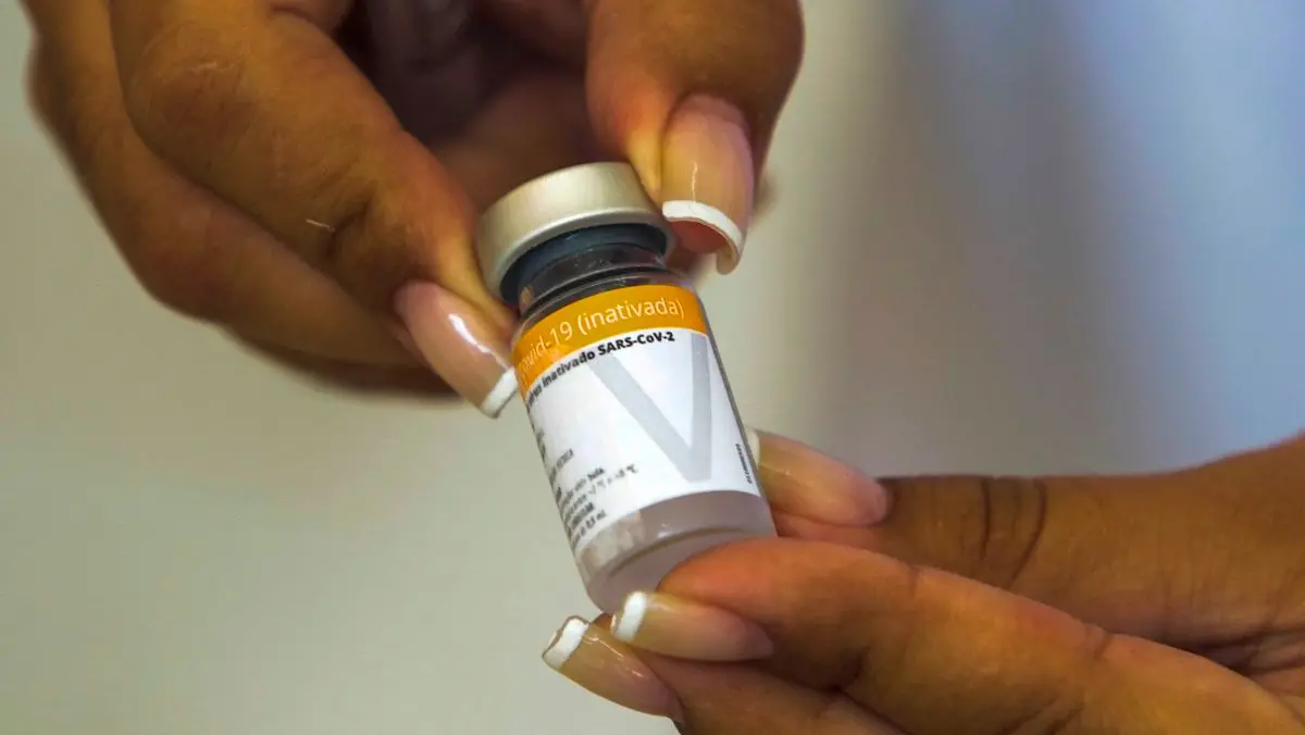 Imagem da notícia: Ceará deve receber 3 milhões de doses da CoronaVac no dia 25 de agosto, diz Cabeto
