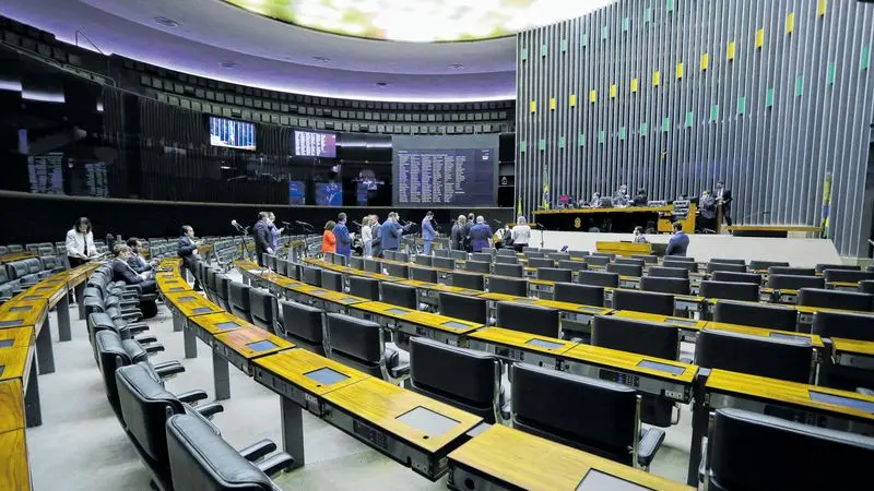 Imagem da notícia: PEC do voto impresso será votada no plenário da Câmara; entenda a polêmica