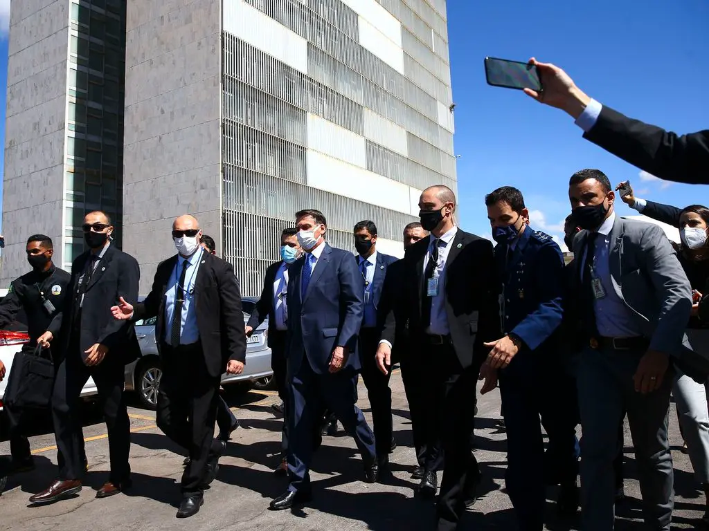 Imagem da notícia: Bolsonaro deve vir ao Ceará já com o projeto do novo Bolsa Família debaixo do braço