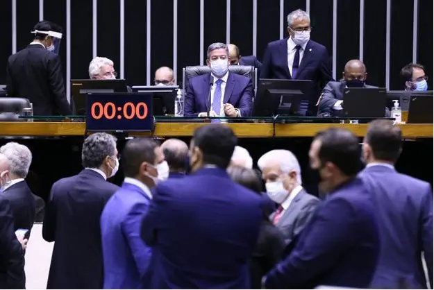 Imagem da notícia: PEC do Voto Impresso não tem votos suficientes e é derrotada na Câmara dos Deputados