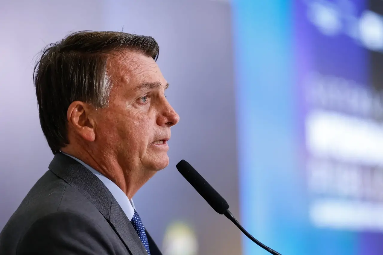 Imagem da notícia: Após derrota do voto impresso, Bolsonaro diz que eleições não serão confiáveis 