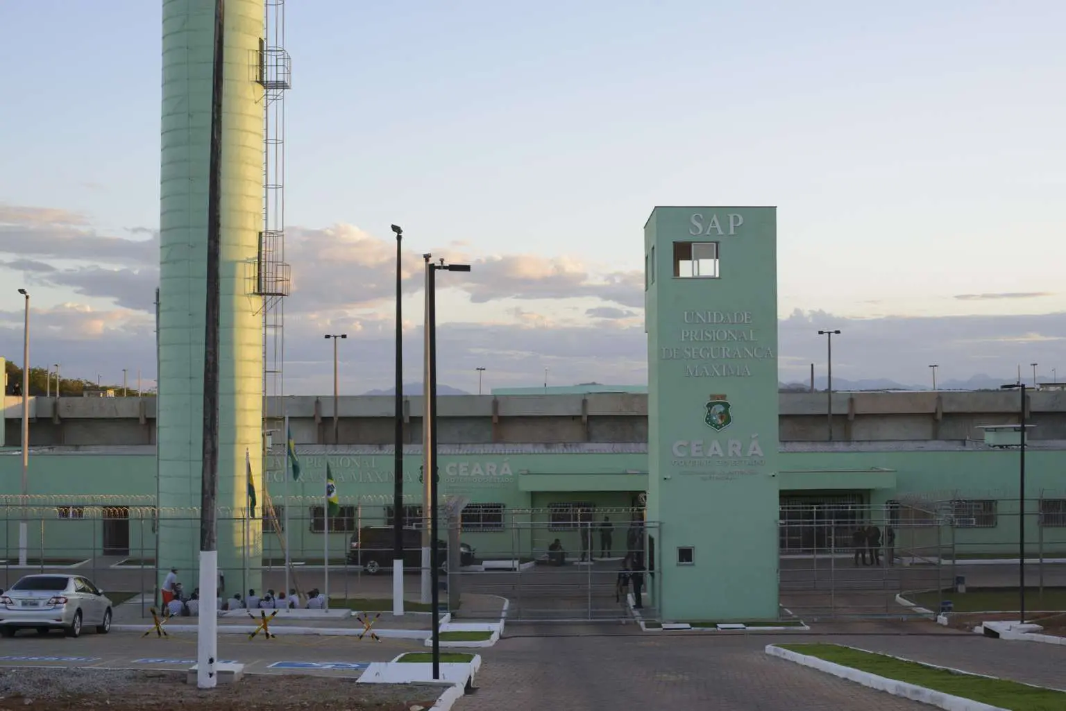 Imagem da notícia: No presídio de segurança máxima do Ceará, advogado não pode entrar com caneta ou folhas; OAB repudia