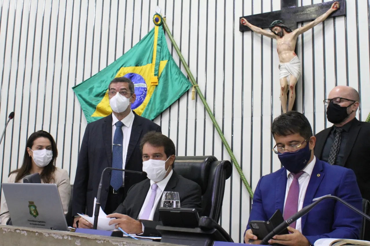 O pedido foi lido na sessão de esta quinta-feira (12)