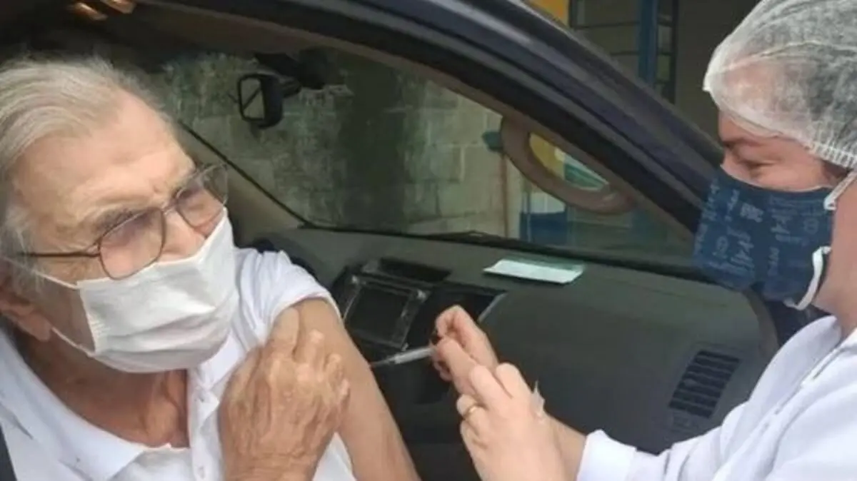 Imagem da notícia: Entenda por que a morte de Tarcísio Meira não é argumento contra vacinas da Covid-19