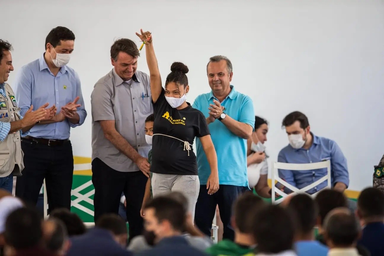 Imagem da notícia: Aliado de Camilo, deputado Pedro Bezerra é vaiado em solenidade com Bolsonaro no Cariri