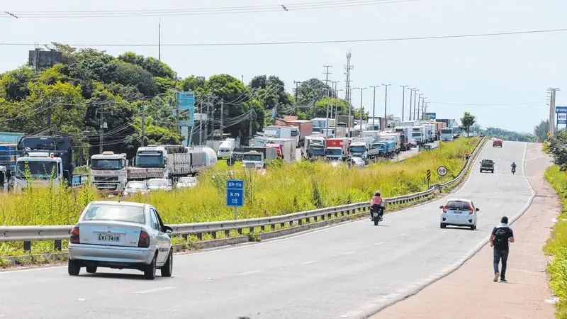 Imagem da notícia: Sergio Reis convoca greve de caminhoneiros, categoria nega e ministério desdenha