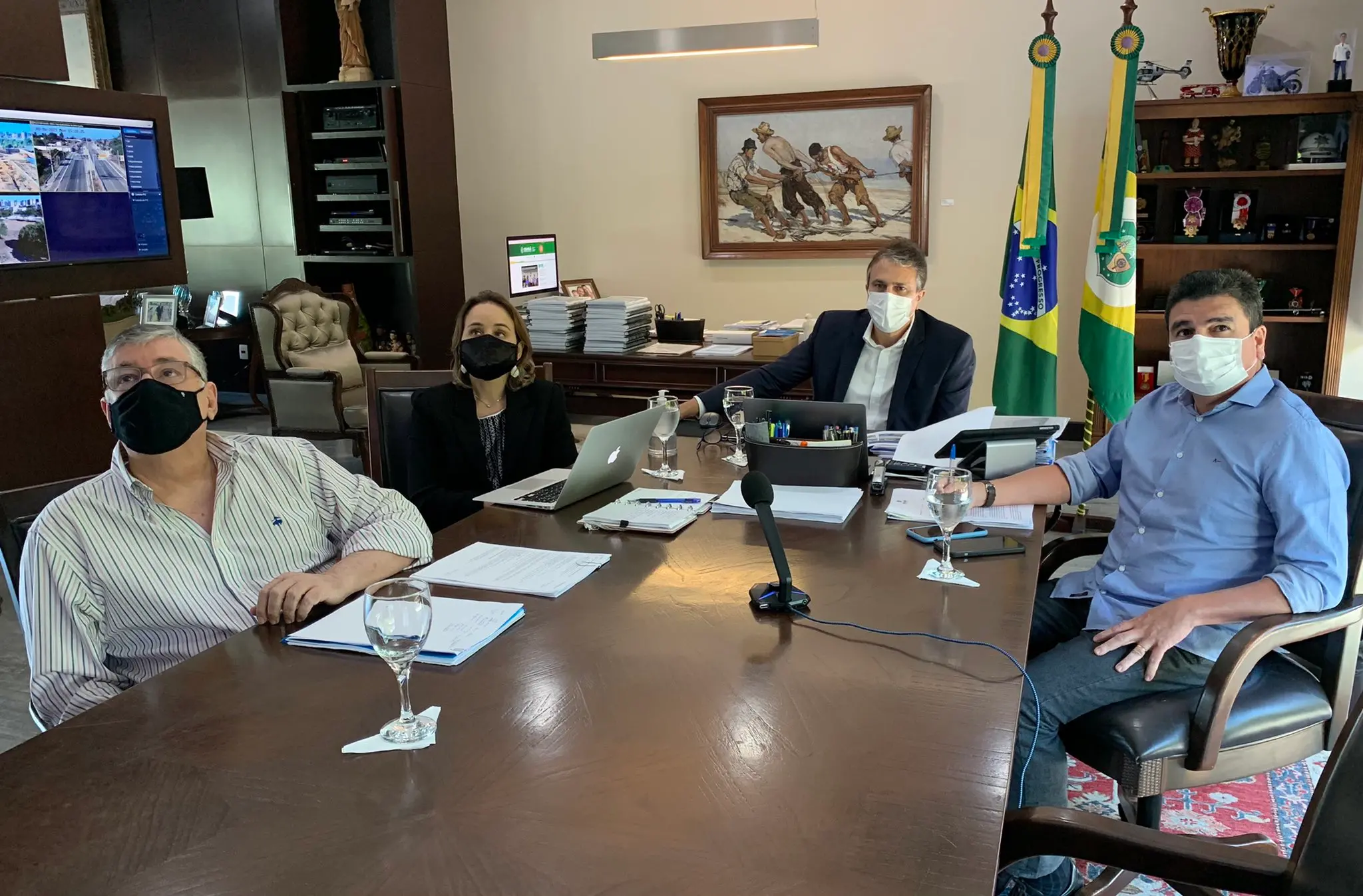 Imagem da notícia: Camilo se reúne com presidente da Ford para pedir permanência da fábrica da Troller no Ceará
