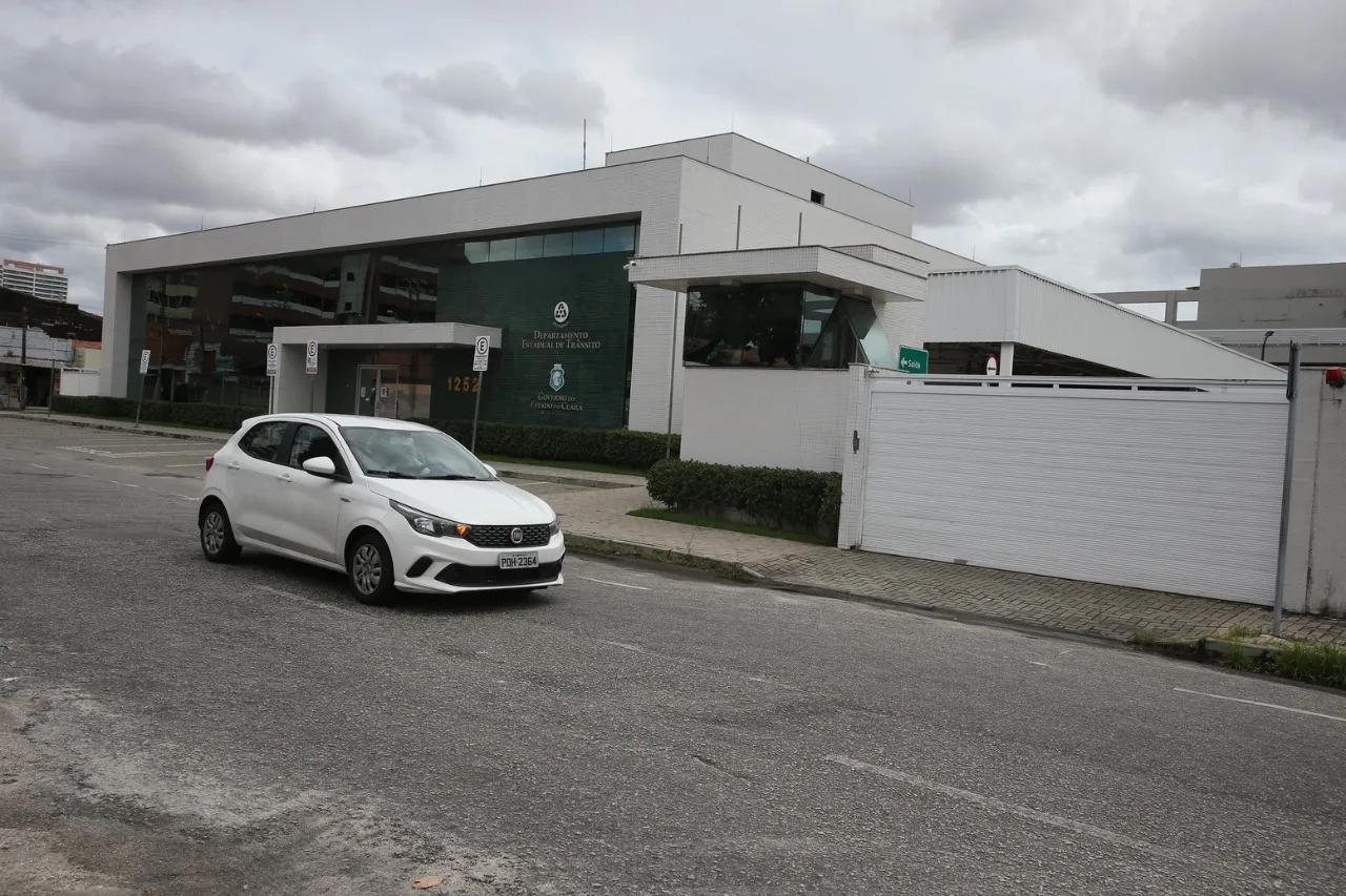 As restrições impostas pela pandemia levaram ao acúmulo de usuários aguardando a habilitação