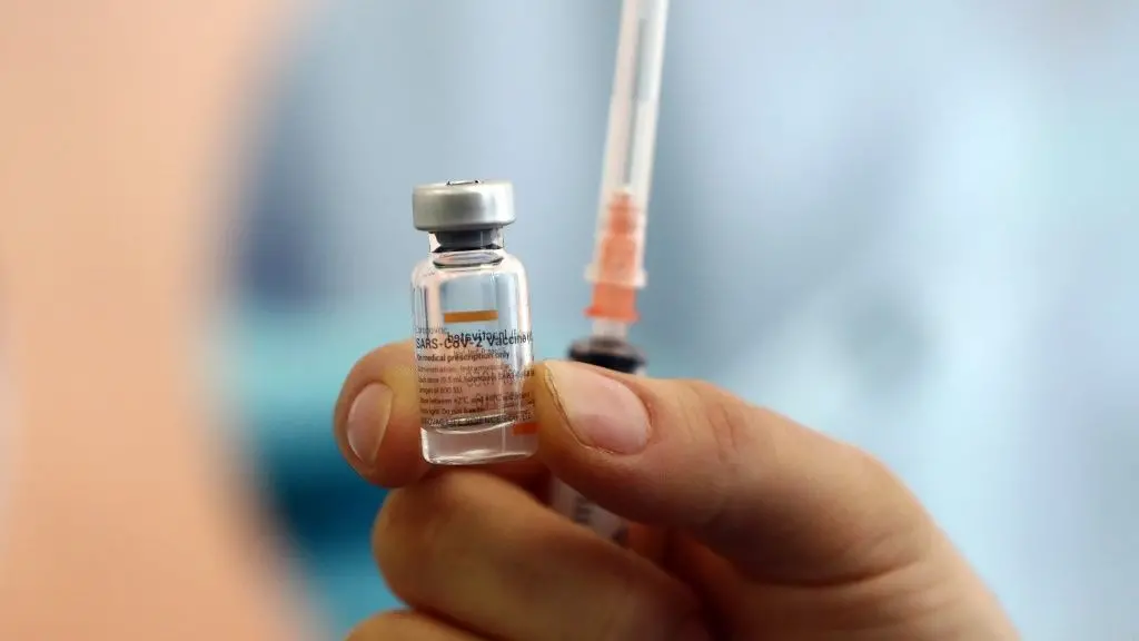 Imagem da notícia: Estudo aponta alta proteção da Coronavac contra casos graves causados pela variante Delta