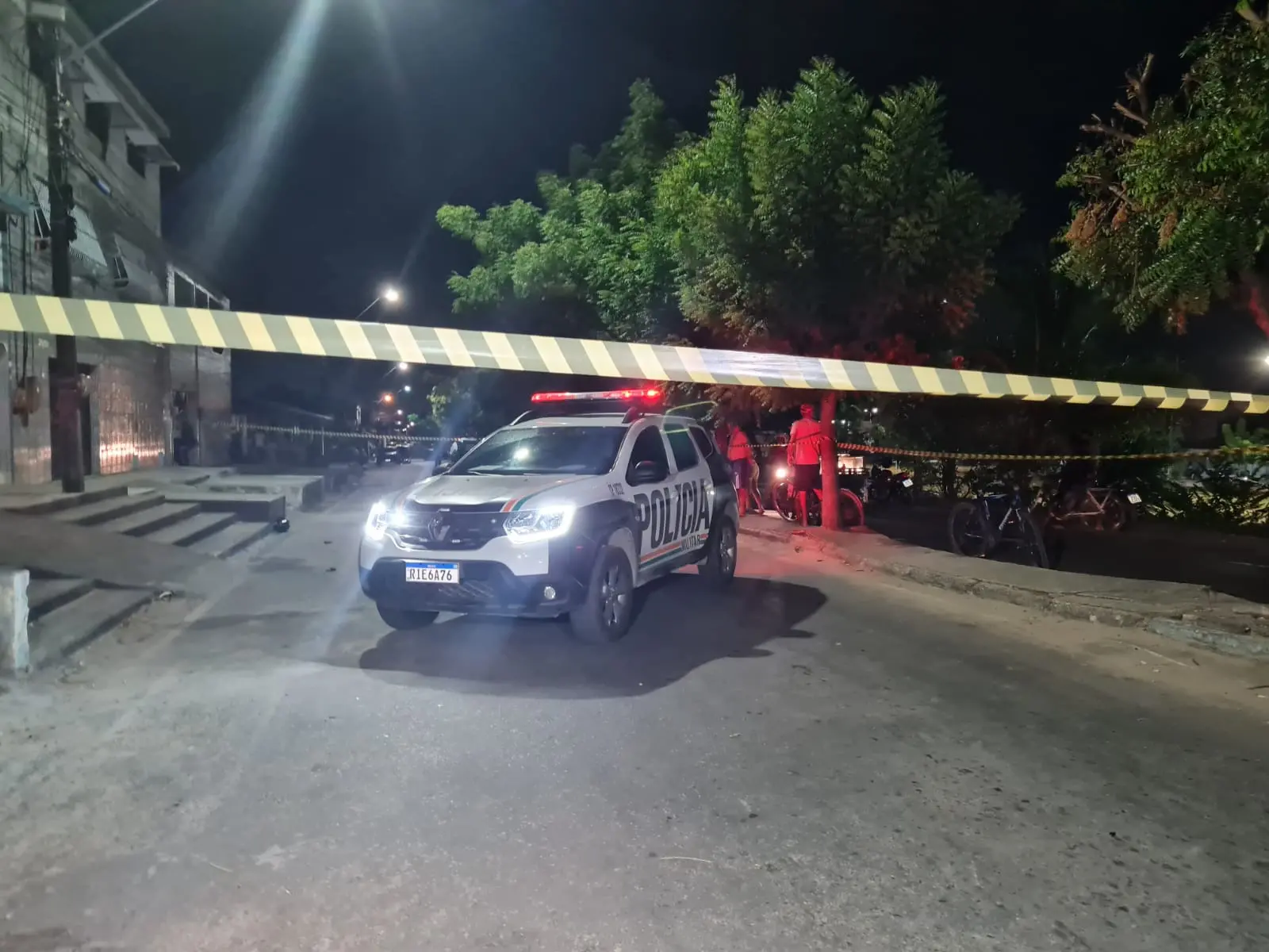 Imagem da notícia: Falso entregador por aplicativo é morto ao realizar série de assaltos com moto roubada em Fortaleza