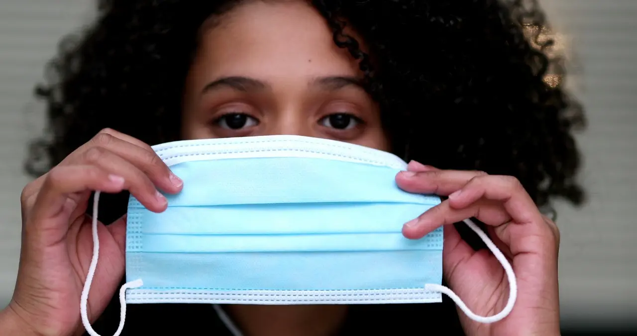 Imagem da notícia: Por que é preciso continuar usando máscaras mesmo após a vacinação contra a Covid-19?