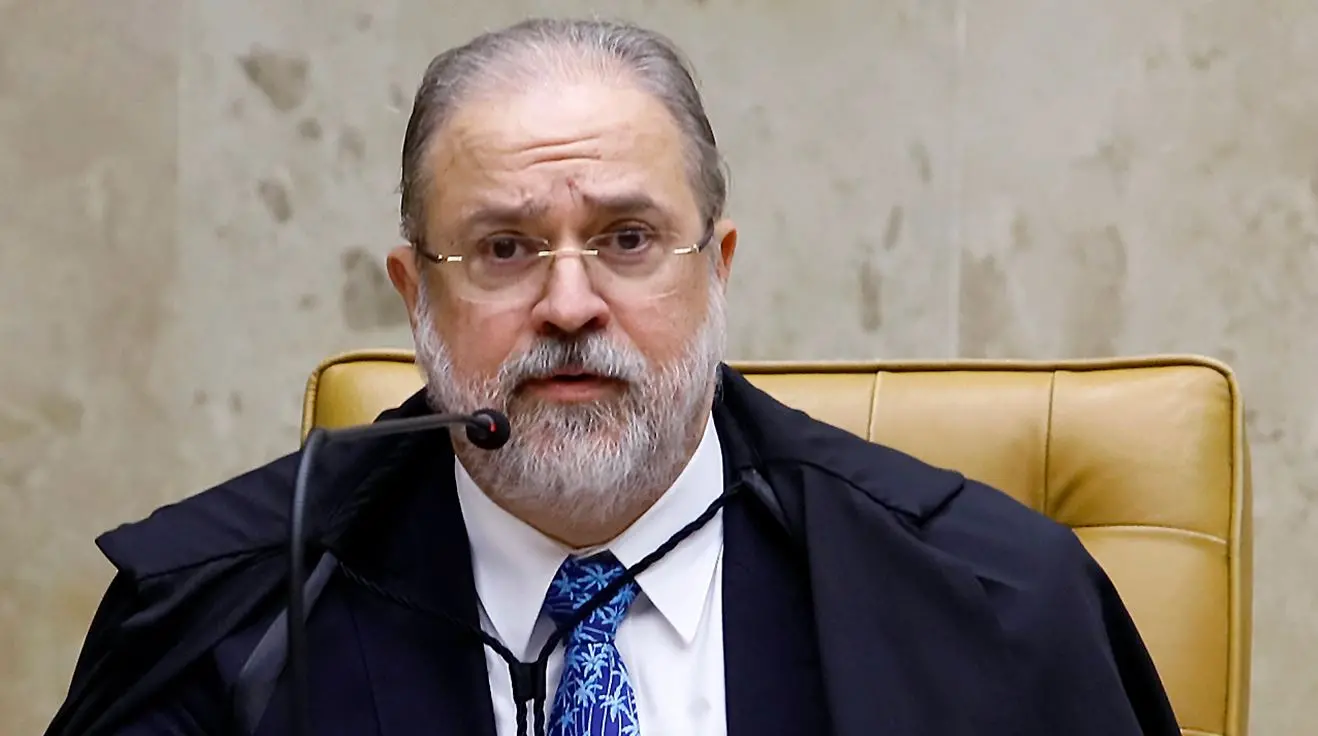 Imagem da notícia: Senadores enviam notícia-crime ao STF pedindo investigação de Augusto Aras por prevaricação