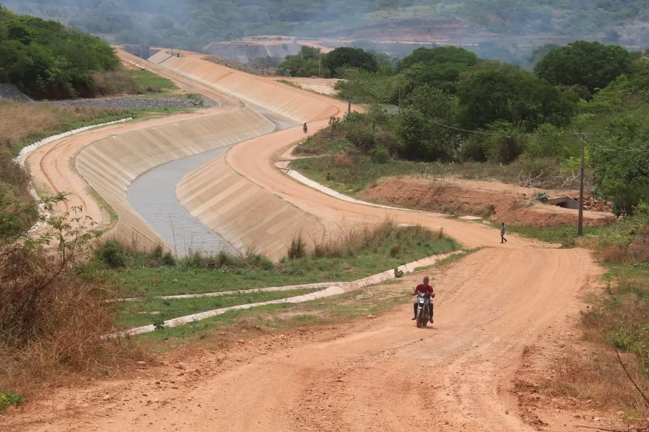 Imagem da notícia: Água da transposição do São Francisco volta a ser bombeada para Eixo Norte, mas não virá ao Ceará