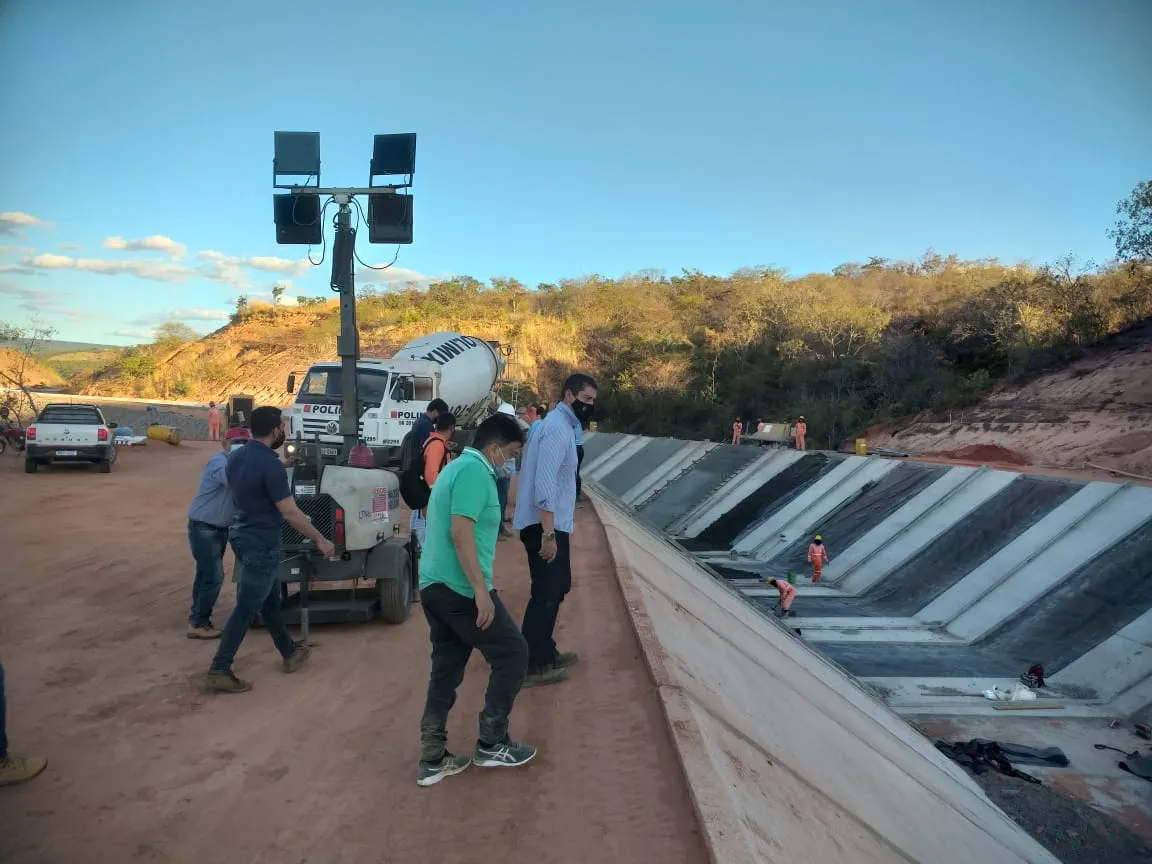 Nesta quarta-feira (18), o superintendente da Sohidra visitou obras de construção do CAC nos lotes 3 e 4, no município de Crato