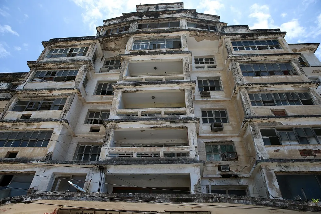 Os impasses em relação ao São Pedro fizeram o edifício protagonizar dilemas da ausência de um tombamento definitivo, as perdas das características, e a sua transformação em ruínas