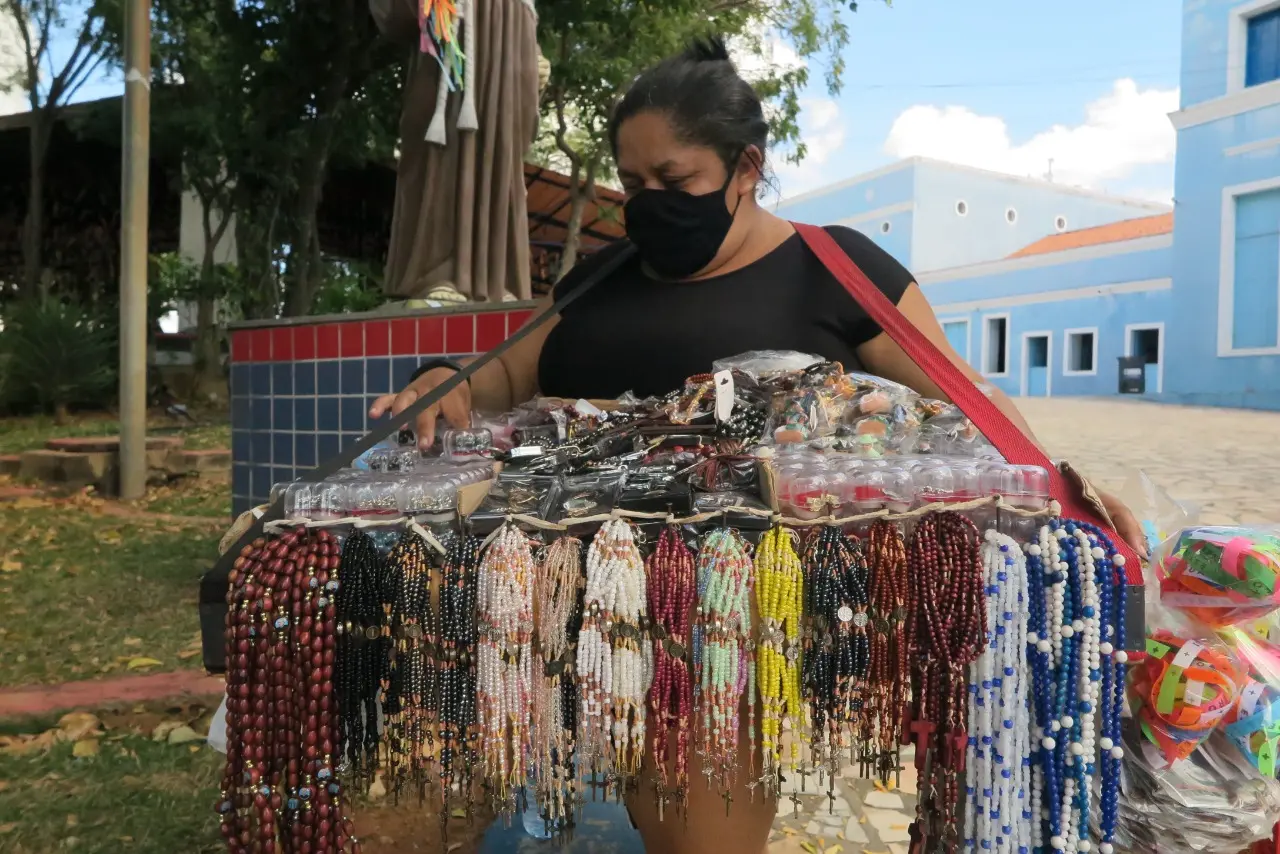 Imagem da notícia: 'A pandemia veio pra destruir muita coisa': vendedoras tradicionais do Horto sofrem com menos vendas