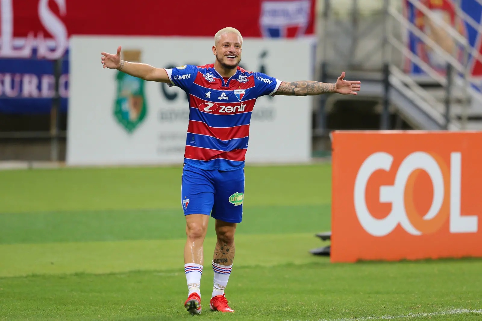 Imagem da notícia: Lucas Crispim: líder em assistências do Brasileirão e ponto de desequilíbrio do Fortaleza