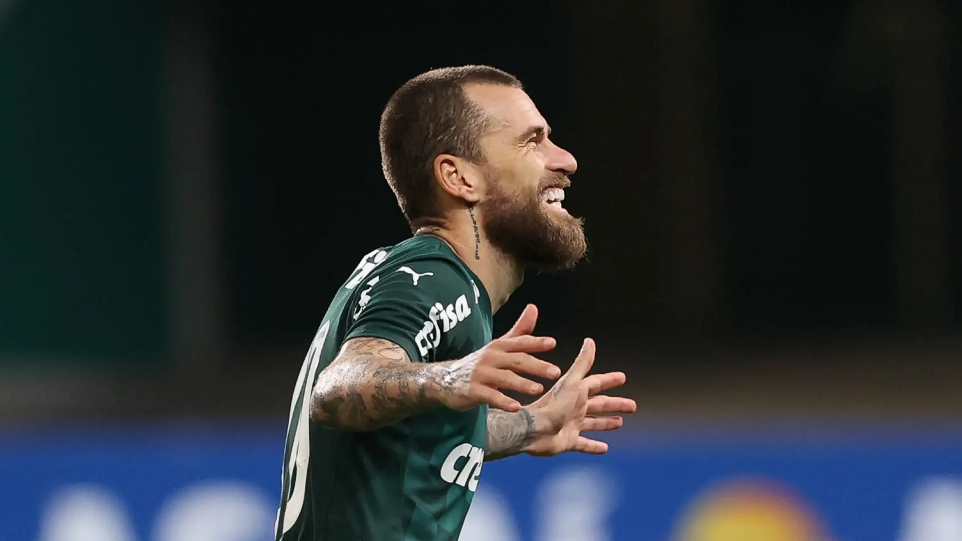 Imagem da notícia: Fortaleza oficializa a contratação de meia Lucas Lima