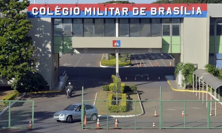 Imagem da notícia: Bolsonaro pede para Exército matricular filha em colégio militar de Brasília sem processo seletivo