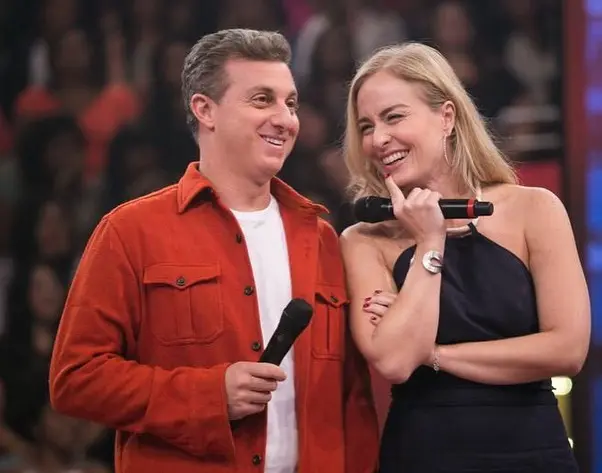 Imagem da notícia: Angélica homenageia Luciano Huck em último 'Caldeirão' com apresentador